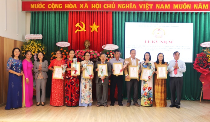 Lâm Đồng tổ chức tôn vinh “Gương sáng Cựu Giáo Chức”lần thứ nhất