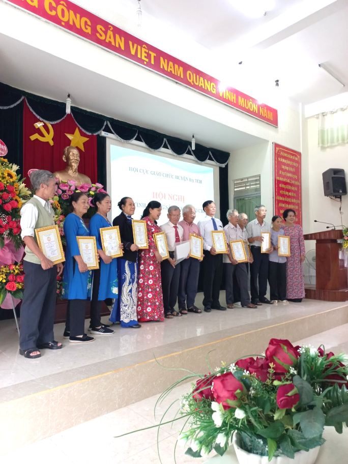 Lâm Đồng tổ chức tôn vinh “Gương sáng Cựu Giáo Chức”lần thứ nhất