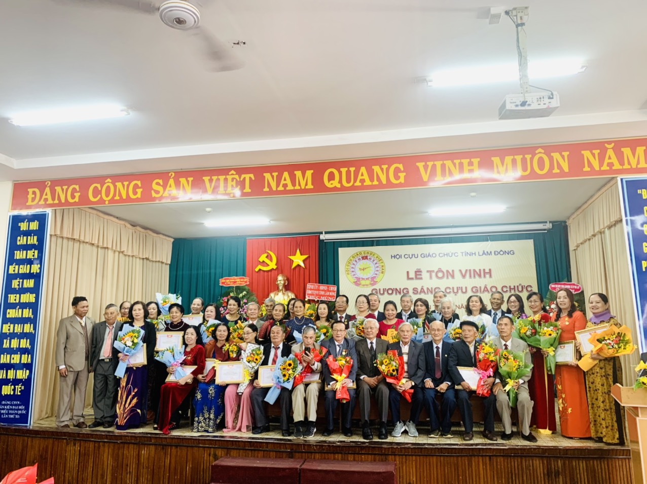 Lâm Đồng tổ chức tôn vinh “Gương sáng Cựu Giáo Chức”lần thứ nhất