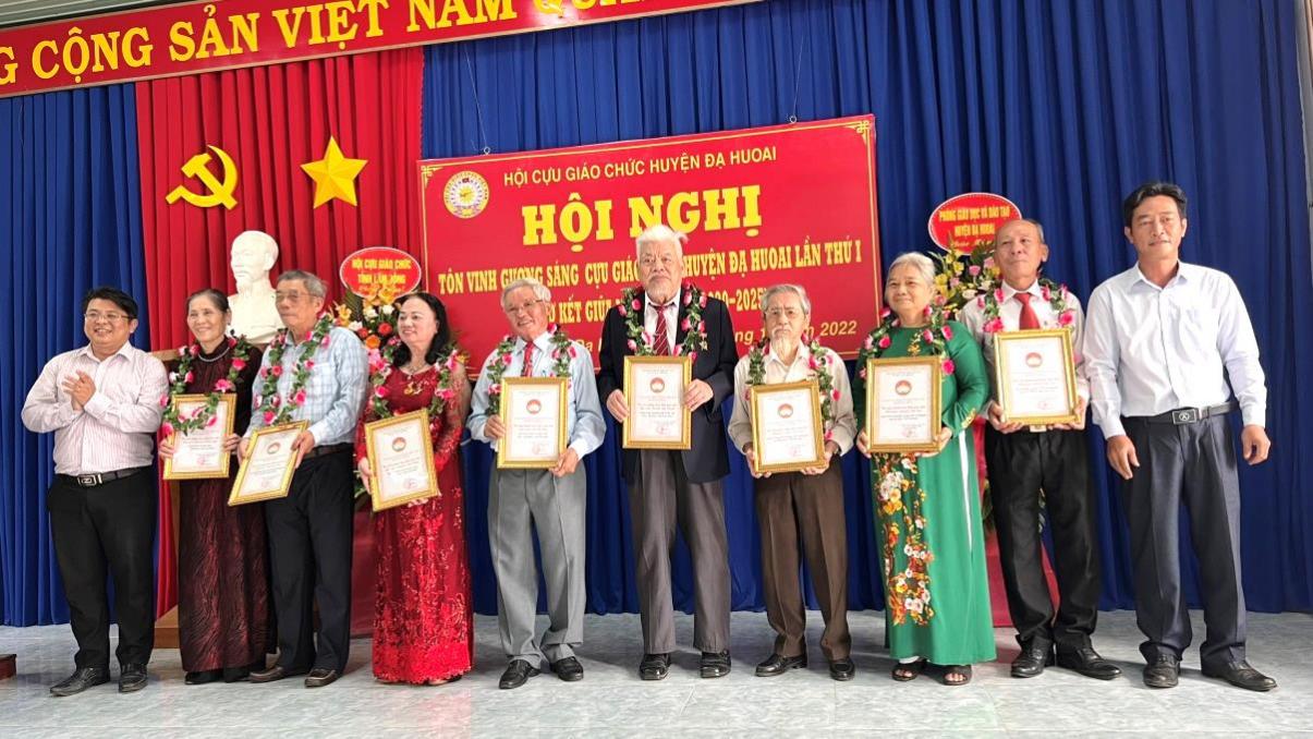 Lâm Đồng tổ chức tôn vinh “Gương sáng Cựu Giáo Chức”lần thứ nhất