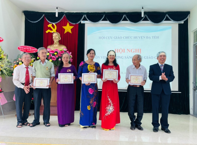 Lâm Đồng tổ chức tôn vinh “Gương sáng Cựu Giáo Chức”lần thứ nhất