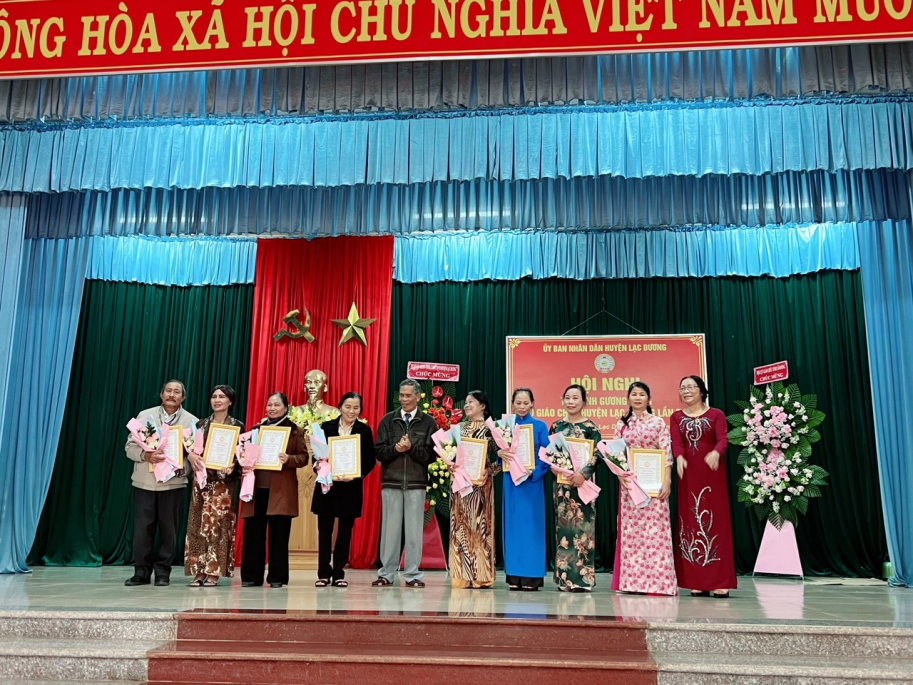 Lâm Đồng tổ chức tôn vinh “Gương sáng Cựu Giáo Chức”lần thứ nhất