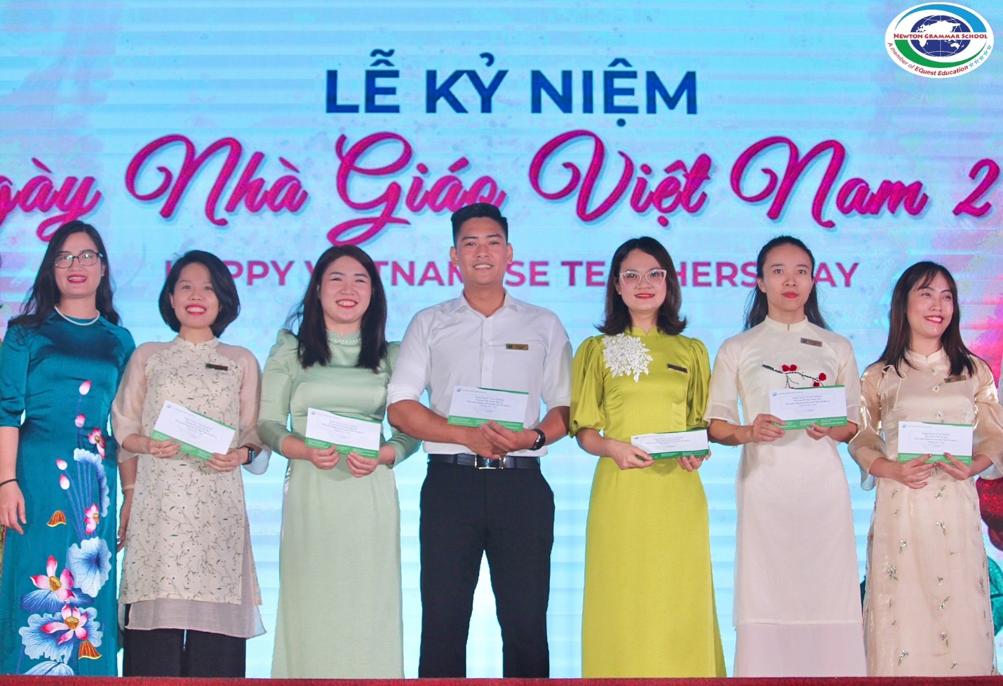 Xúc động tràn đầy ngày Nhà giáo Việt Nam 20/11 tại trường Tiểu Học Newton Goldmark