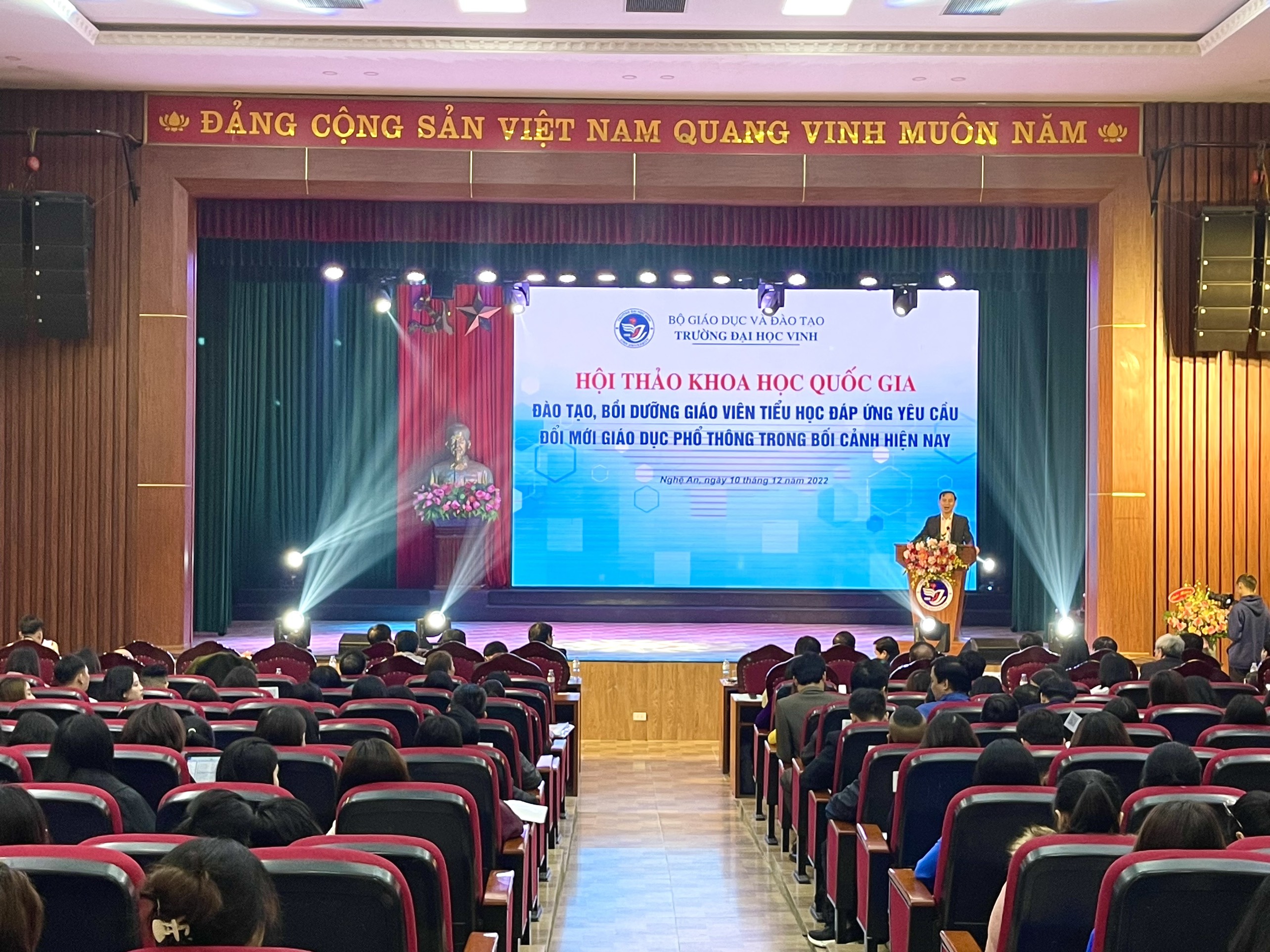 Trường Đại học Vinh tổ chức Hội thảo quốc gia “Đào tạo, bồi dưỡng giáo viên tiểu học đáp ứng yêu cầu đổi mới giáo dục phổ thông trong bối cảnh hiện nay”