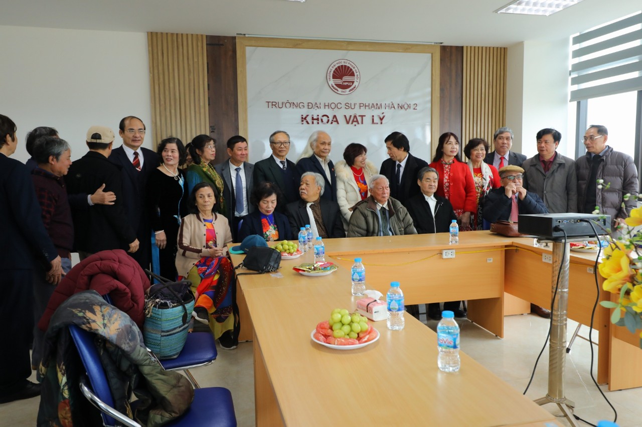 Kỷ niệm 55 năm thành lập khoa Vật lí Trường Đại học Sư phạm Hà Nội 2