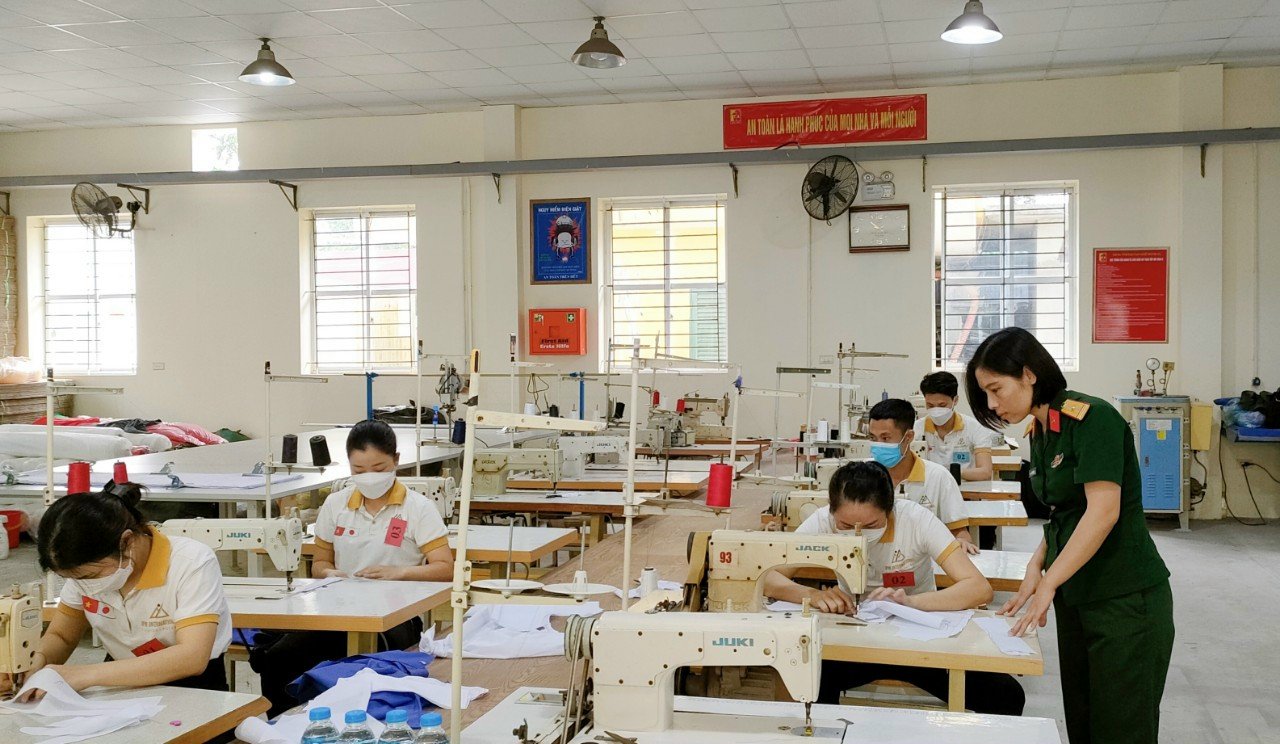 Xây dựng cơ chế phối hợp giữa nhà trường với doanh nghiệp trong thực tập nghề của học viên trường trung cấp