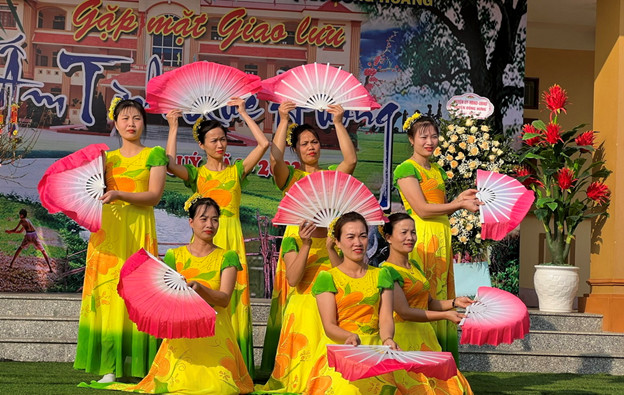 Gặp mặt giao lưu “Ấm tình quê hương”