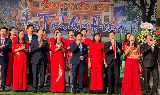 Gặp mặt giao lưu “Ấm tình quê hương”