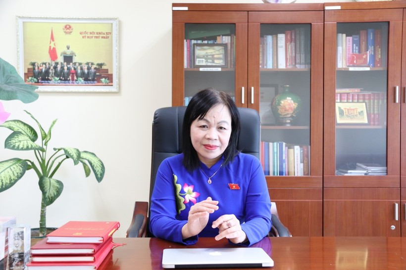 Giải mã' thành công và thách thức