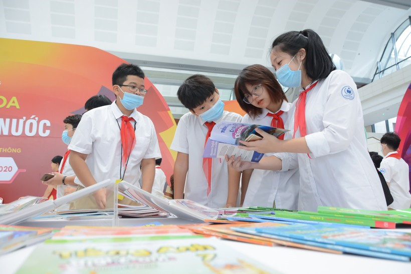Giải mã' thành công và thách thức