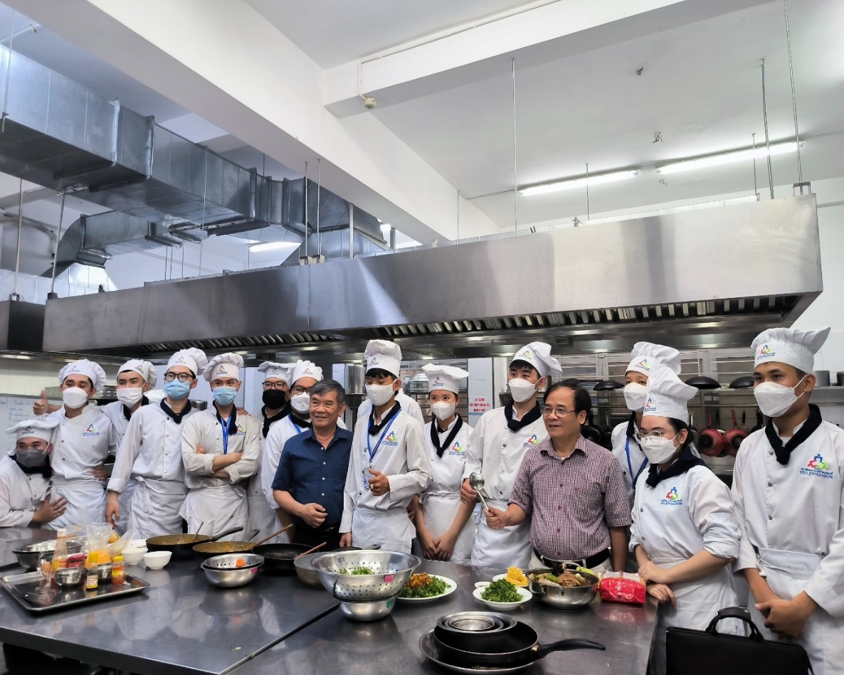 GIẢI PHÁP NÂNG CAO CHẤT LƯỢNG ĐÀO TẠO NGHỀ Ở CÁC CƠ SỞ GIÁO DỤC NGHỀ NGHIỆP HIỆN NAY