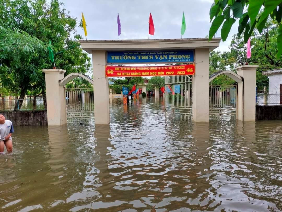 Bộ trưởng Bộ GD&ĐT gửi thư thăm hỏi thầy, trò bị ảnh hưởng bởi mưa lũ