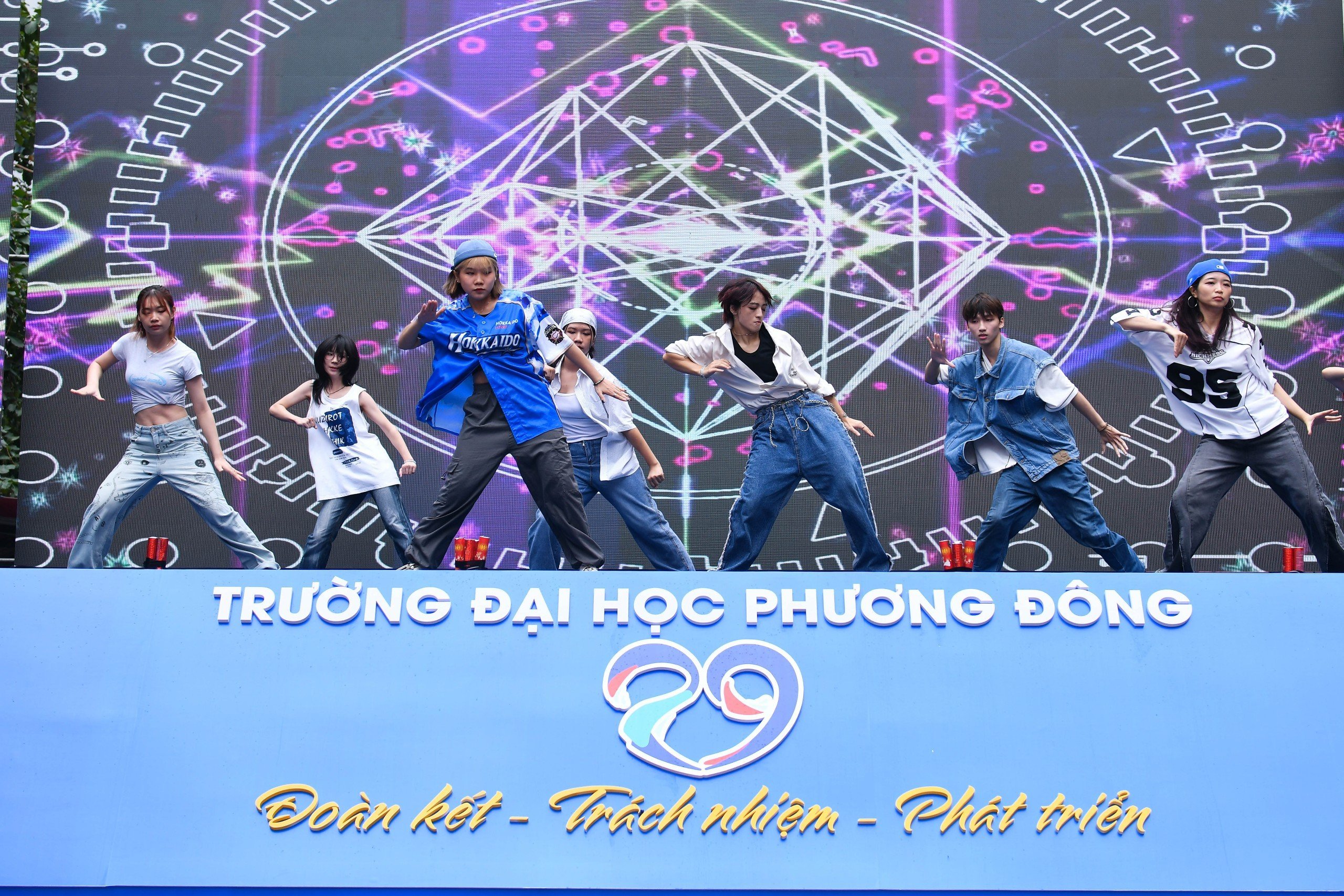 Trường ĐH Phương Đông: Hơn 2.400 tân sinh viên hào hứng trong lễ khai giảng