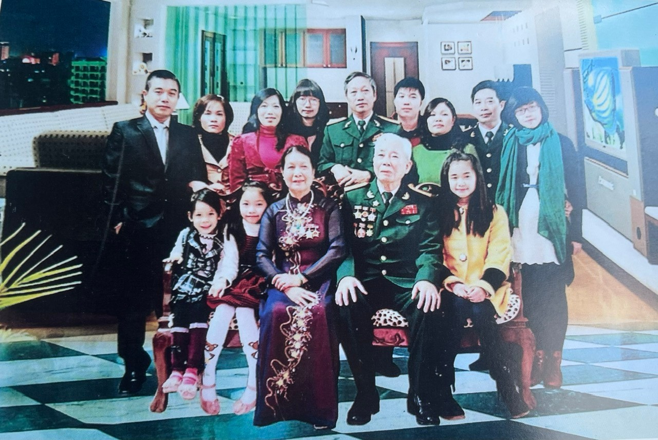 MỘT GIA ĐÌNH CÓ 5 ĐỜI LÀM NGHỀ DẠY HỌC