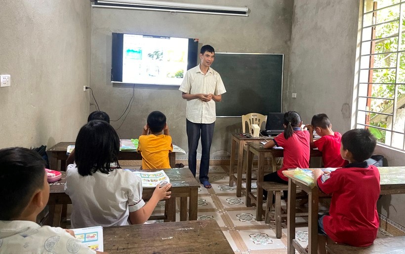 Lớp học tiếng Anh của thầy giáo khiếm thị Nguyễn Cảnh Dương