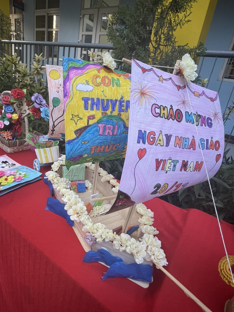 Trường Tiểu học Vũ Xuân Thiều: Kỷ niệm ngày Nhà giáo Việt Nam và đón nhận bằng khen của Thành phố Hà Nội