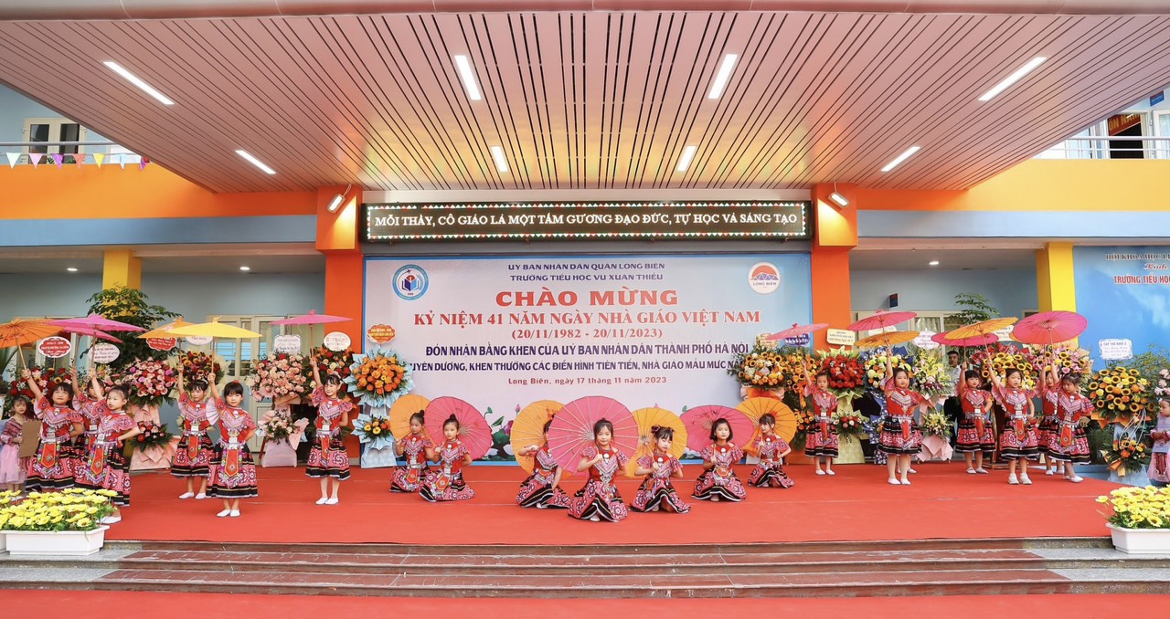 Trường Tiểu học Vũ Xuân Thiều: Kỷ niệm ngày Nhà giáo Việt Nam và đón nhận bằng khen của Thành phố Hà Nội