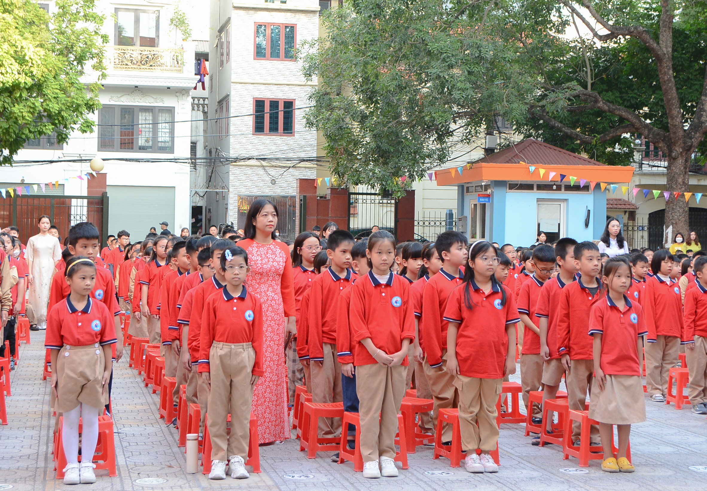 Trường Tiểu học Vũ Xuân Thiều: Kỷ niệm ngày Nhà giáo Việt Nam và đón nhận bằng khen của Thành phố Hà Nội