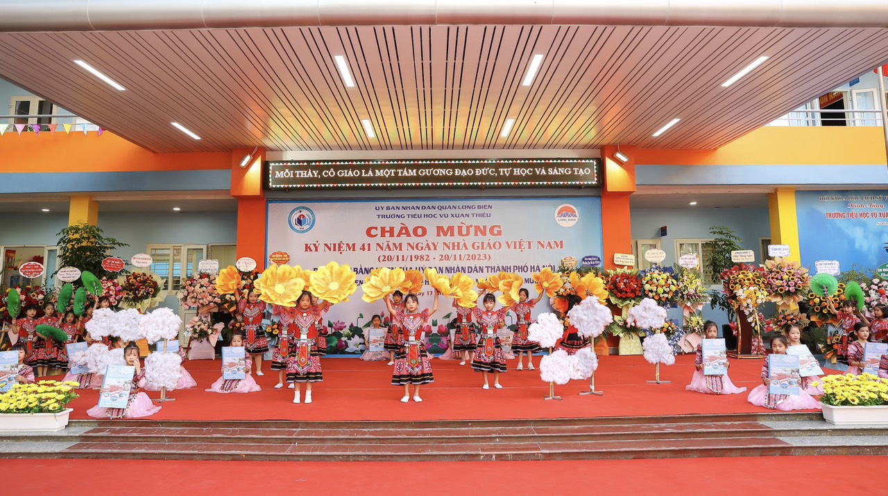 Trường Tiểu học Vũ Xuân Thiều: Kỷ niệm ngày Nhà giáo Việt Nam và đón nhận bằng khen của Thành phố Hà Nội