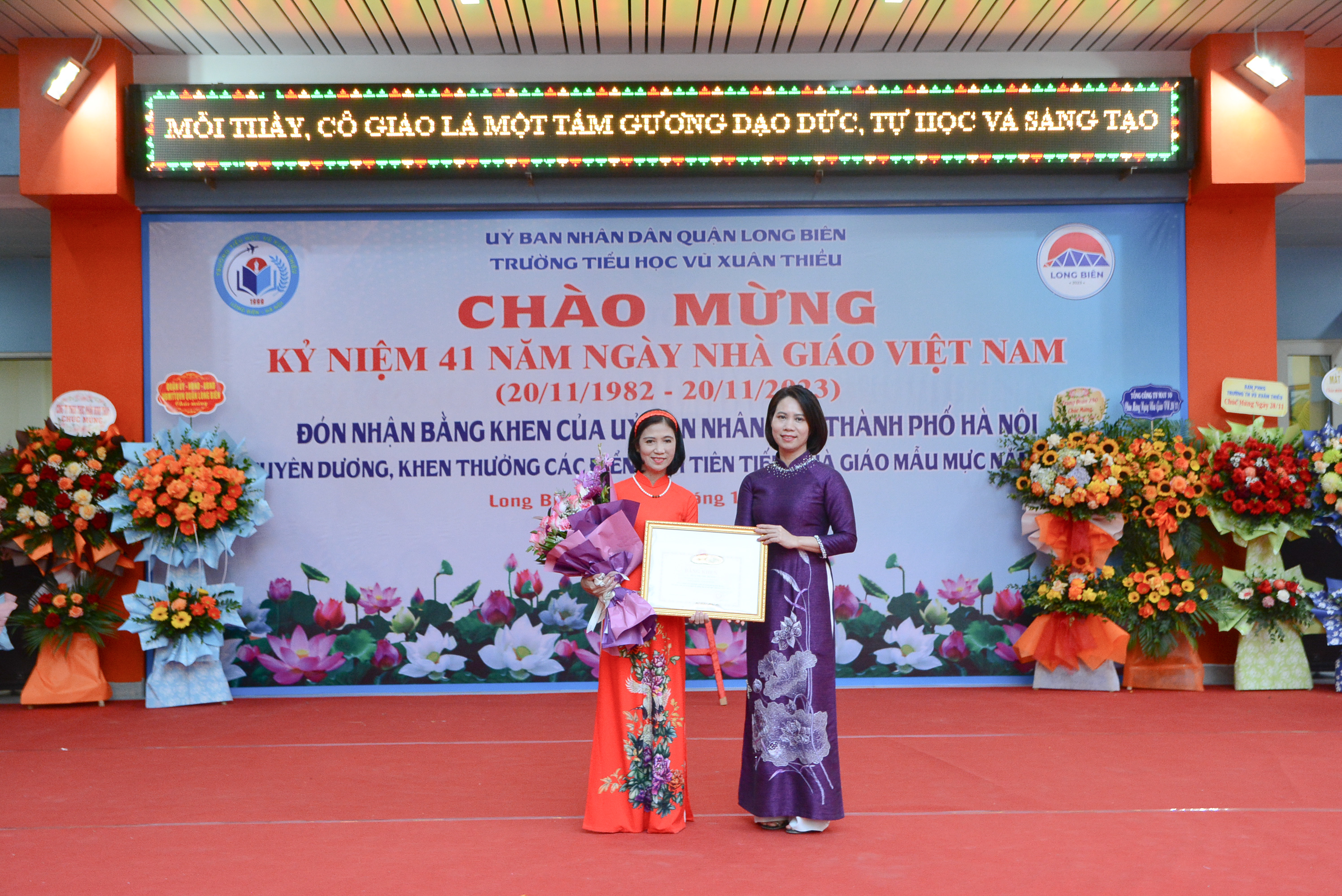 Trường Tiểu học Vũ Xuân Thiều: Kỷ niệm ngày Nhà giáo Việt Nam và đón nhận bằng khen của Thành phố Hà Nội