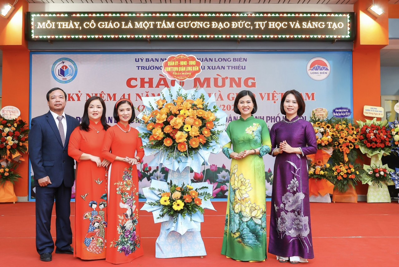 Trường Tiểu học Vũ Xuân Thiều: Kỷ niệm ngày Nhà giáo Việt Nam và đón nhận bằng khen của Thành phố Hà Nội
