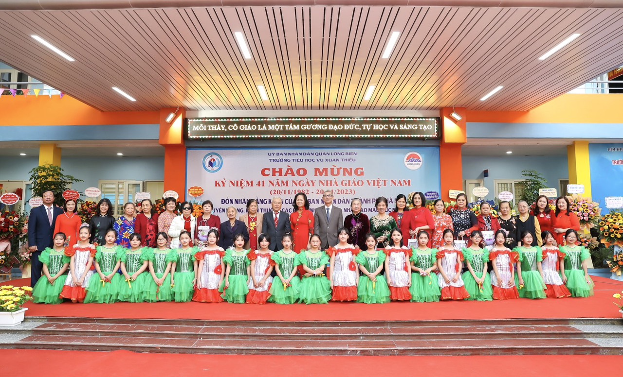 Trường Tiểu học Vũ Xuân Thiều: Kỷ niệm ngày Nhà giáo Việt Nam và đón nhận bằng khen của Thành phố Hà Nội
