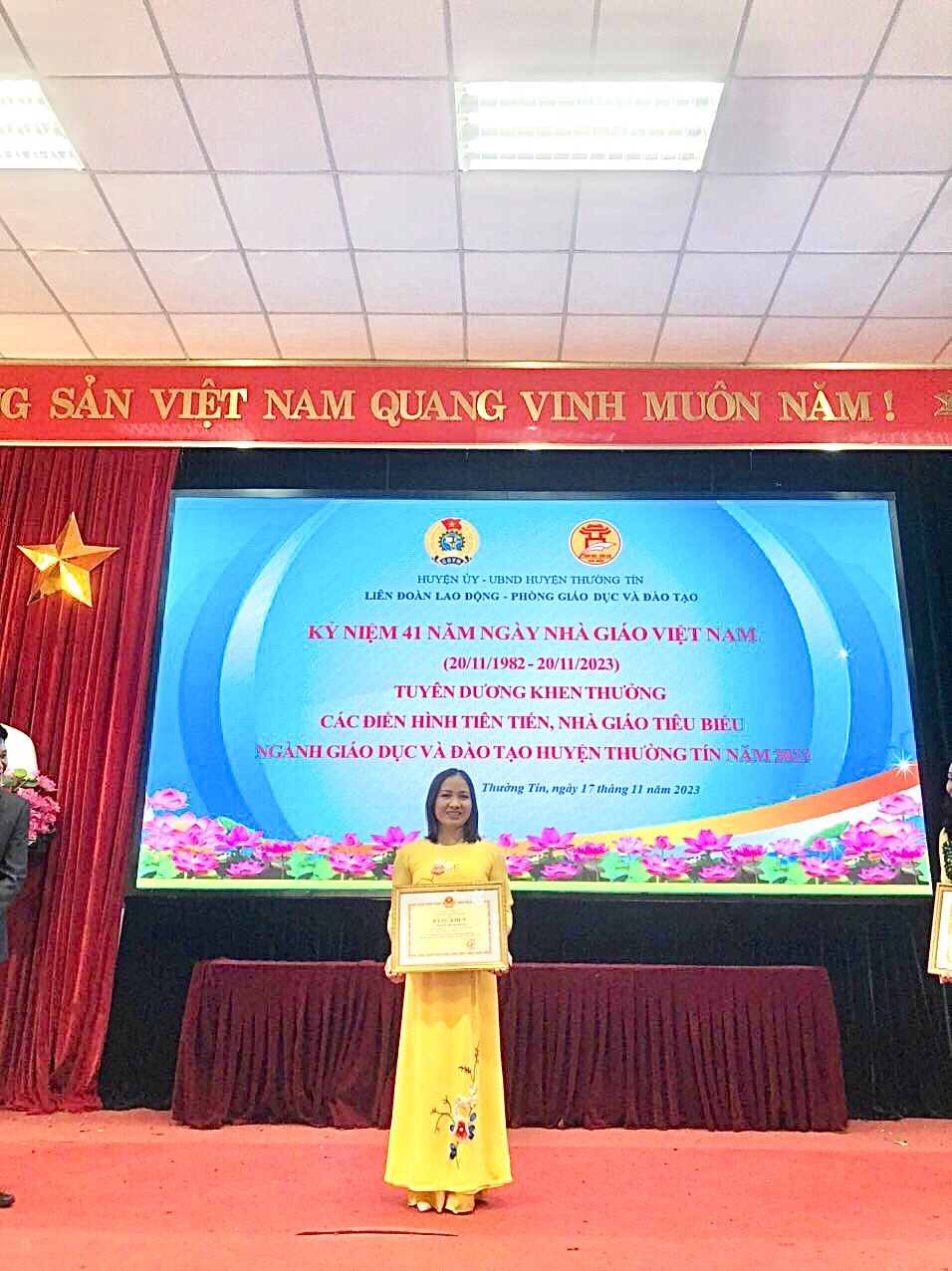 HUYỆN THƯỜNG TÍN THÀNH PHỐ HÀ NỘI BIỂU DƯƠNG THẦY CÔ GIÁO ĐƯỢC NHẬN PHẦN THƯỞNG CAO QUÝ CỦA BỘ TRƯỞNG BỘ GIÁO DỤC ĐÀO TẠO NHÂN NGÀY 20/11 – NGÀY NHÀ GIÁO VIỆT NAM