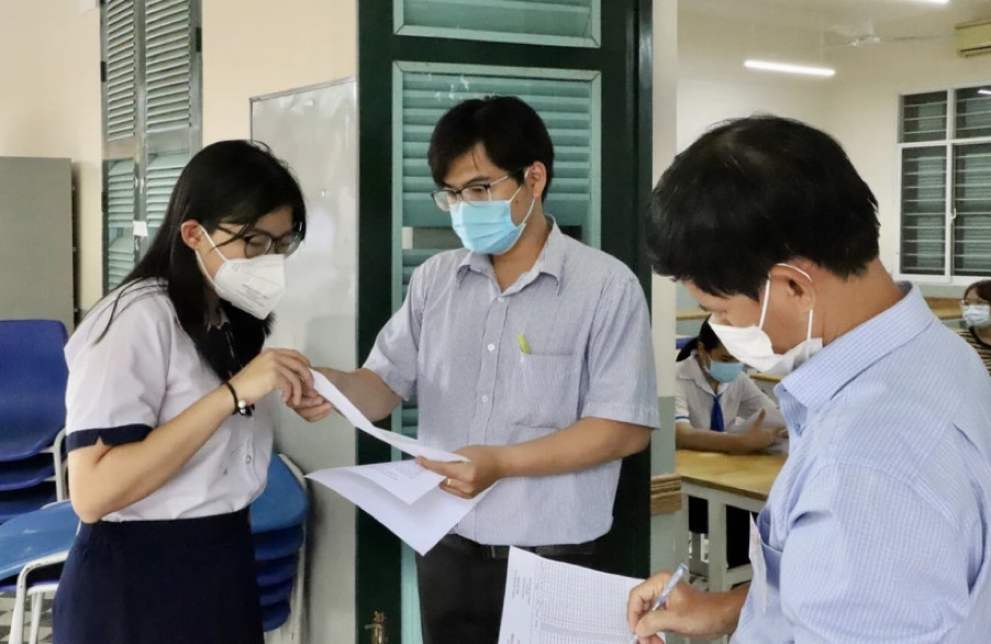 Phương án thi tốt nghiệp THPT mới từ năm 2025 đặt ra nhiều câu hỏi