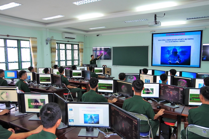 GIẢI PHÁP PHÁT HUY VAI TRÒ CỦA SĨ QUAN TRẺ TRONG CHUYỂN ĐỔI SỐ Ở CÁC HỌC VIỆN, TRƯỜNG SĨ QUAN QUÂN ĐỘI