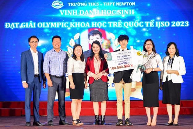 Hà Nội: Trường liên cấp Newton được đánh giá “chất lượng sánh ngang trường chuyên”