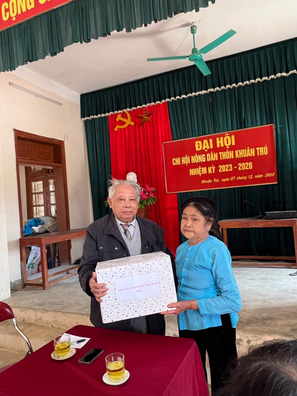 GS.TSKH.NGND. Nguyễn Mậu Bành, Chủ tịch Hội CGC Việt Nam cùng đoàn lên thăm Khu di tích Lịch sử Bộ Quốc gia Giáo dục.
