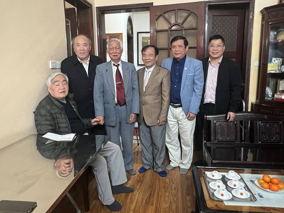 Tạp chí điện tử Giáo chức Việt Nam thăm, chúc tết GS.TSKH.VS.NGND. Phạm Minh Hạc, nguyên Bộ trưởng Bộ Giáo dục