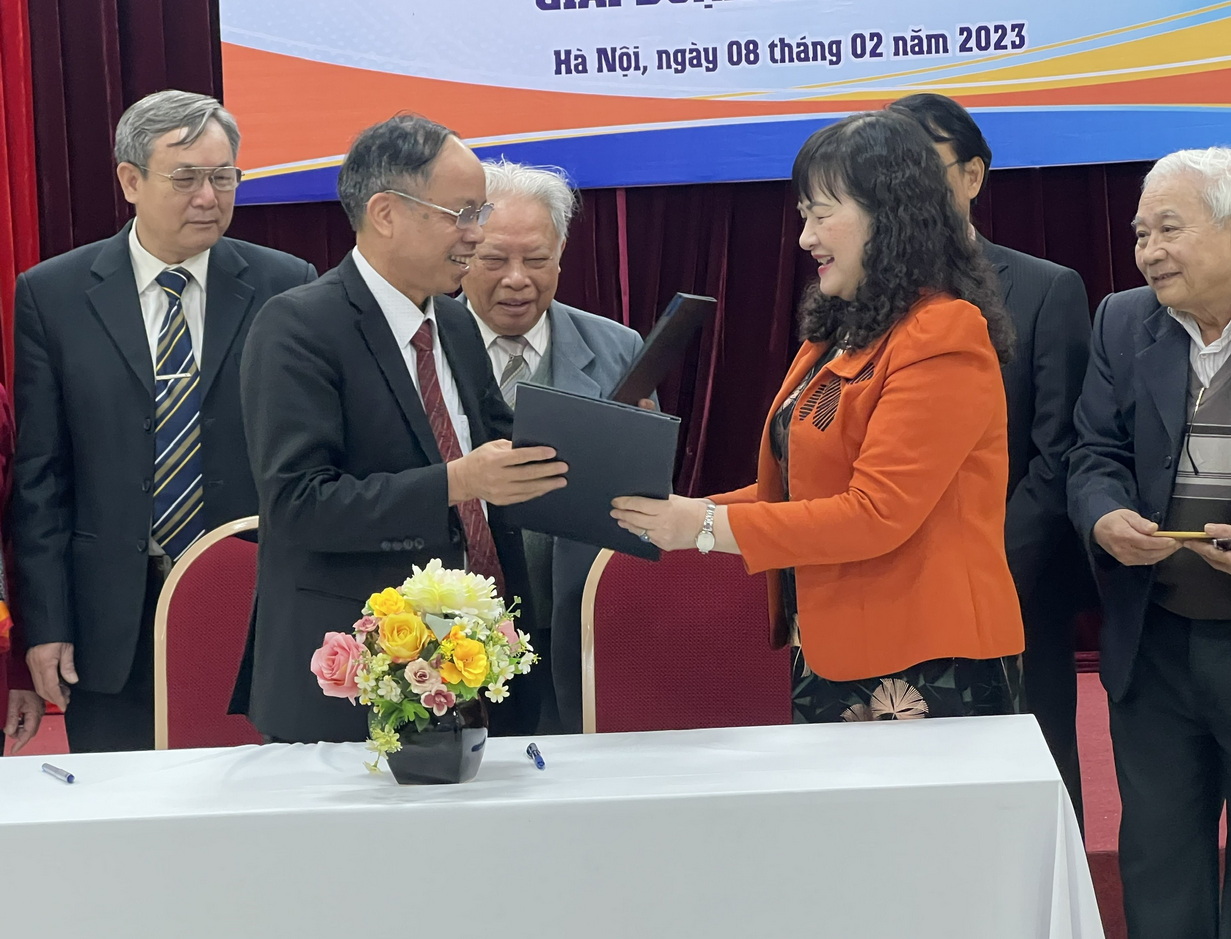 Hội Cựu Giáo chức và Hội Khuyến học thành phố Hà Nội hợp tác khuyến học, khuyến tài, xây dựng xã hội học tập