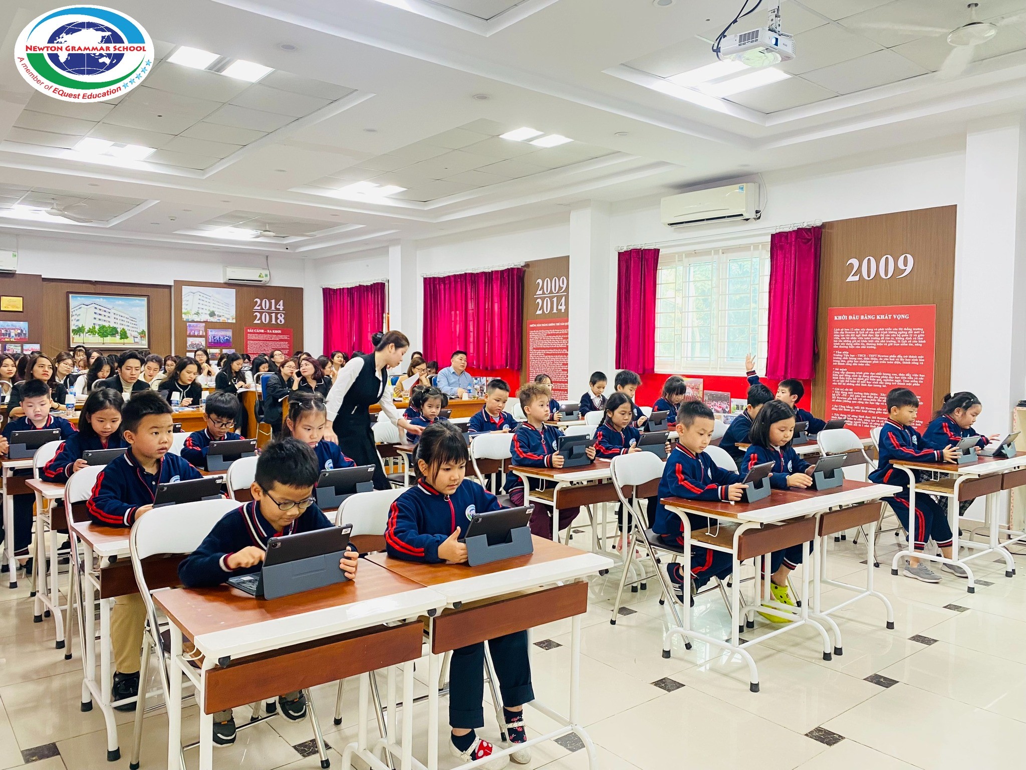 Chuyển đổi số trong giáo dục: Mô hình lớp học truyền thống đang bị thay thế nhanh chóng bởi các phương pháp dạy học hiện đại.