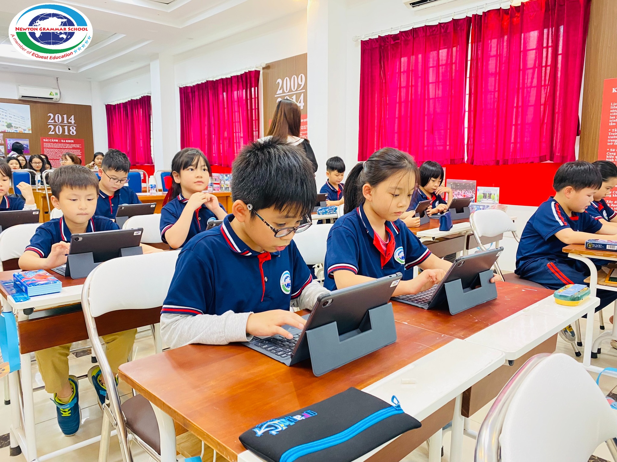 Chuyển đổi số trong giáo dục: Mô hình lớp học truyền thống đang bị thay thế nhanh chóng bởi các phương pháp dạy học hiện đại.