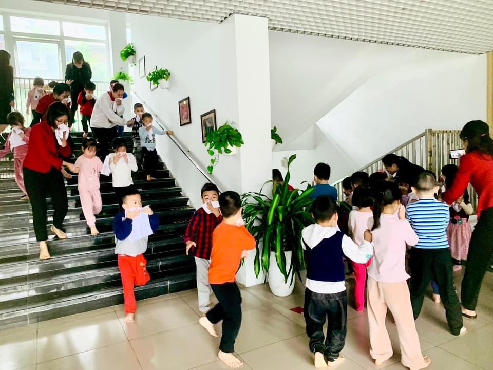 Trường MN Ánh Sao – Cầu Giấy: Tổ chức diễn tập phương án PCCC năm học 2022 – 2023