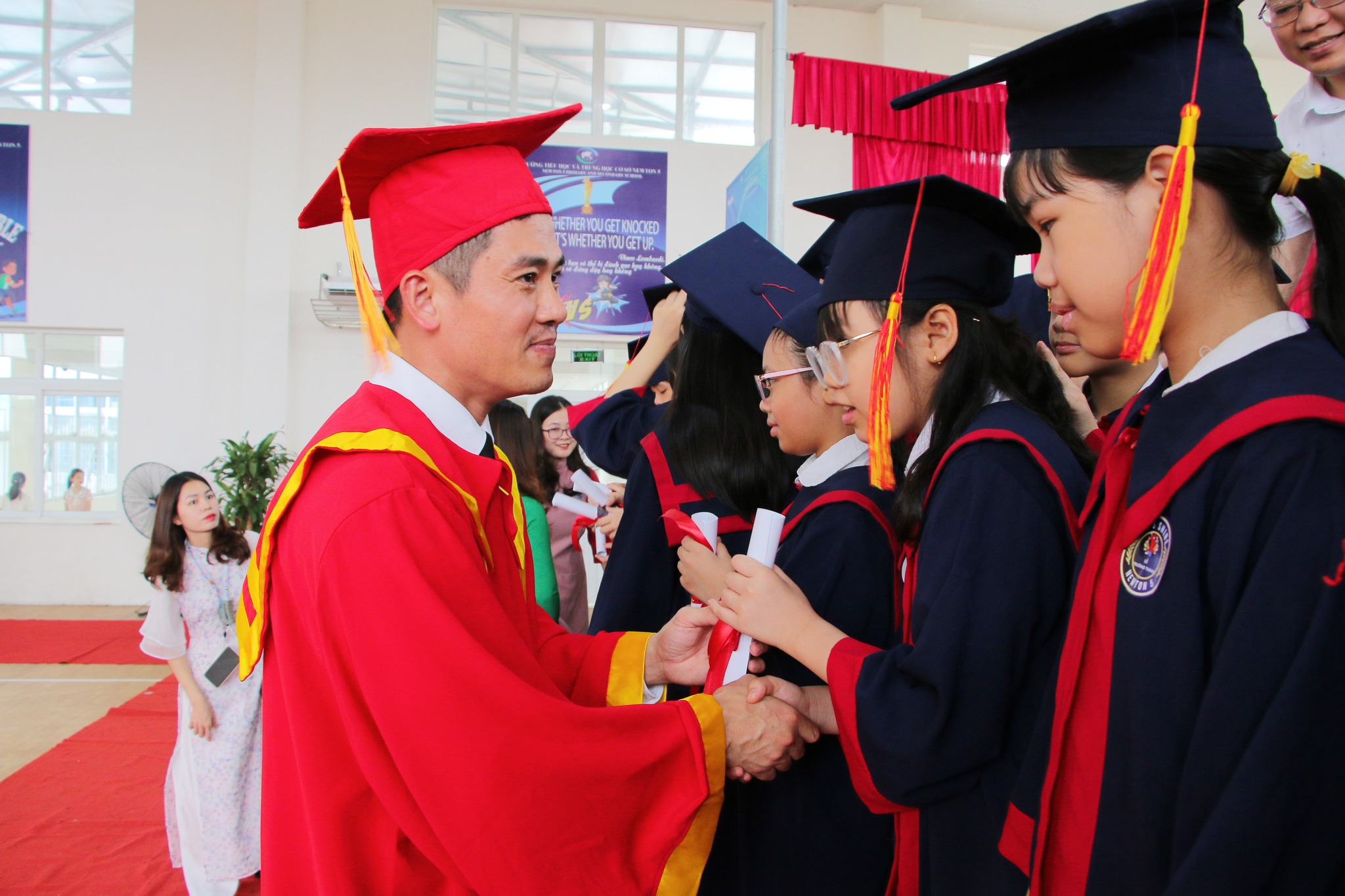 Nhiều cảm xúc với lễ tri ân, trưởng thành của học sinh khối 5 và khối 9