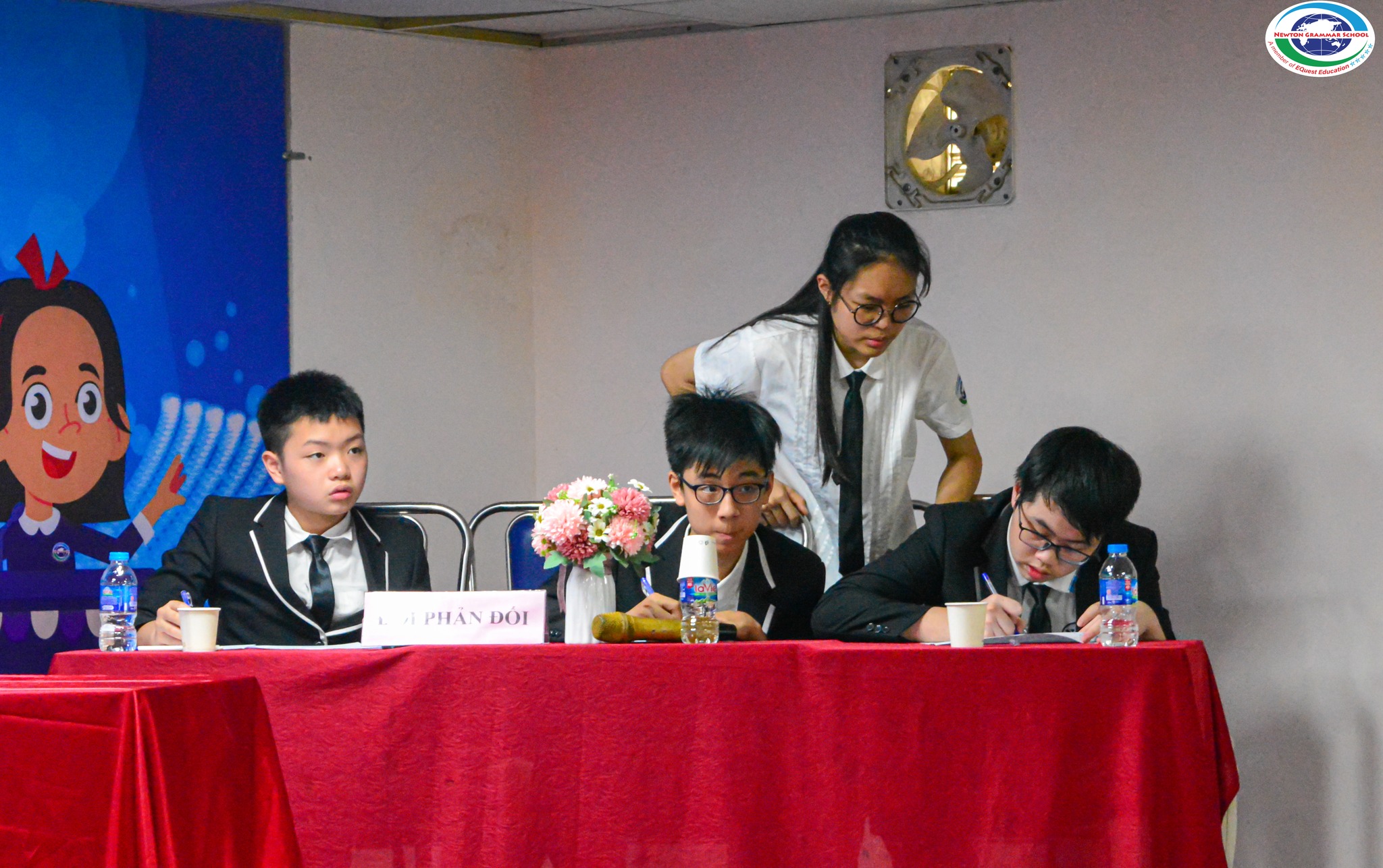 Sôi nổi kịch tính với cuộc thi tranh biện “Young Debaters” cấp Trung học cơ sở