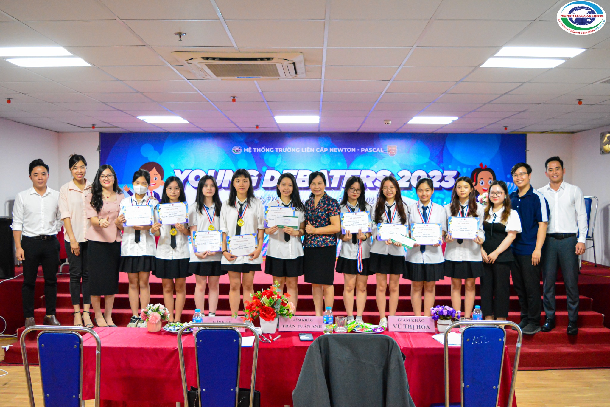 Sôi nổi kịch tính với cuộc thi tranh biện “Young Debaters” cấp Trung học cơ sở