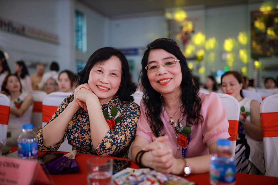 Xúc động lễ tri ân và trưởng thành của học trò lớp 12: “Mai xa rồi sẽ nhớ nhau thật nhiều…”