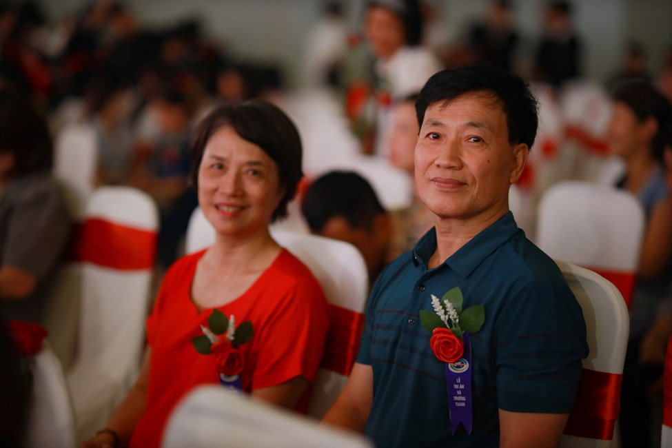 Xúc động lễ tri ân và trưởng thành của học trò lớp 12: “Mai xa rồi sẽ nhớ nhau thật nhiều…”