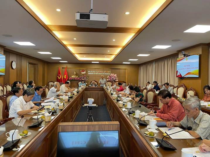 HỘI NGHỊ BAN THƯỜNG VỤ TRUNG ƯƠNG HỘI CGCVN LẦN THỨ 7 VÀ TẶNG BẰNG KHEN CHO TẠP CHÍ GIÁO CHỨC VIỆT NAM