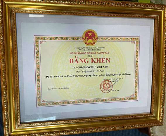 HỘI NGHỊ BAN THƯỜNG VỤ TRUNG ƯƠNG HỘI CGCVN LẦN THỨ 7 VÀ TẶNG BẰNG KHEN CHO TẠP CHÍ GIÁO CHỨC VIỆT NAM