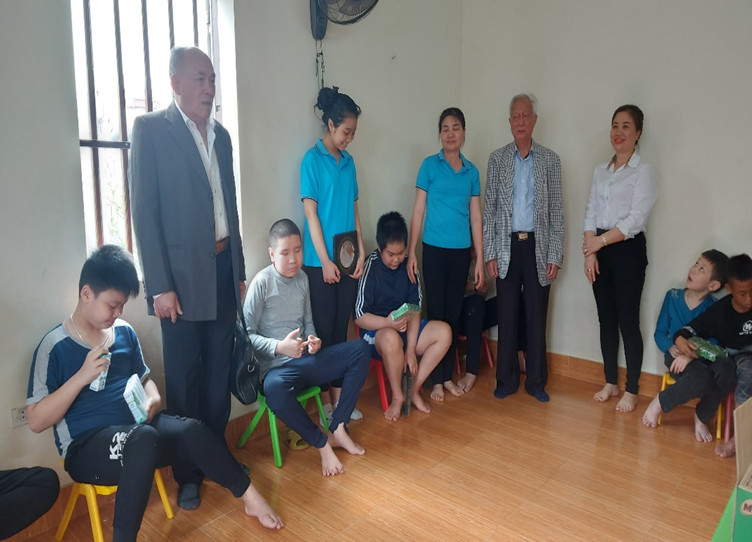Quyền tiếp cận giáo dục tiểu học bắt buộc cho trẻ khuyết tật
