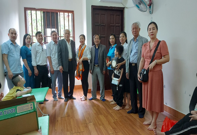 Quyền tiếp cận giáo dục tiểu học bắt buộc cho trẻ khuyết tật