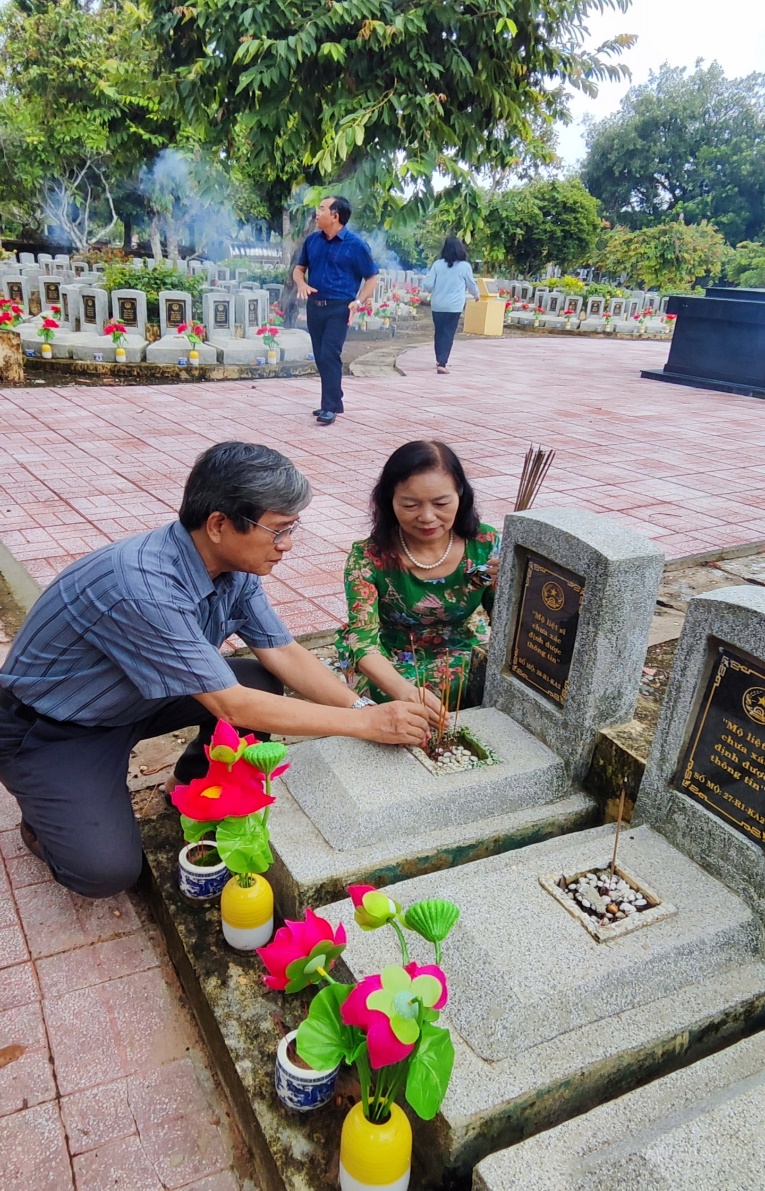 HOẠT ĐỘNG CỦA HỘI CỰU GIÁO CHỨC CÁC ĐỊA PHƯƠNG NHÂN DỊP KỶ NIỆM 76 NĂM NGÀY THƯƠNG BINH - LIỆT SỸ 27/7