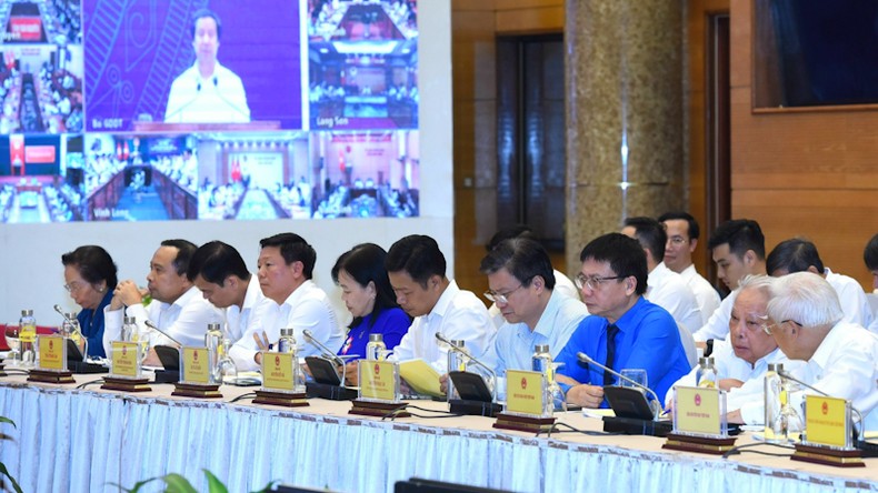 Hoàn thiện hành lang pháp lý thuận lợi để thực hiện đổi mới giáo dục, đào tạo