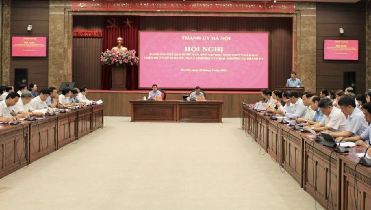 Tiếp tục đào tạo và bồi dưỡng nguồn học sinh ưu tú giới thiệu kết nạp Đảng