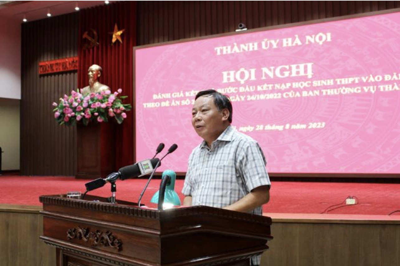 Tiếp tục đào tạo và bồi dưỡng nguồn học sinh ưu tú giới thiệu kết nạp Đảng