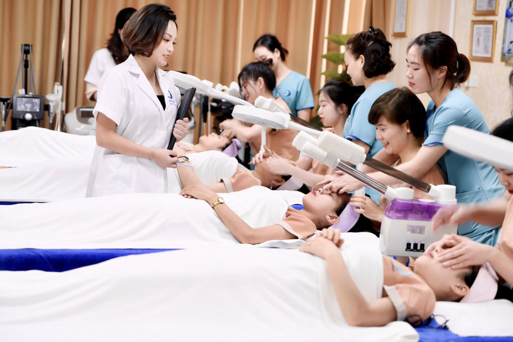 Á hậu Huyền My: Khởi nghiệp dự án kinh doanh đầu tay và đào tạo học viên
